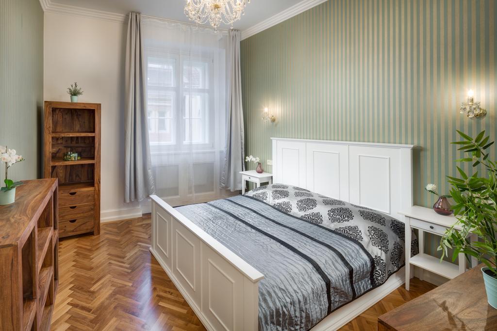 Smetanovo Nabrezi - Riverview Old Town Apartment براغ المظهر الخارجي الصورة